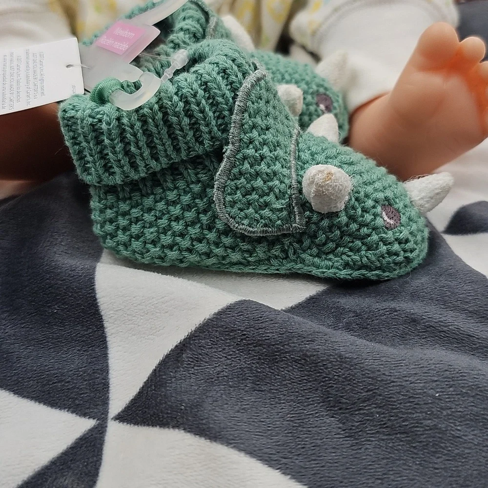 I NWT Newborn Booties Carters Just One You Baby 🦖Green Dinosaur Tricerotop